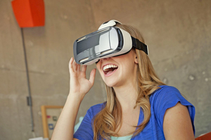  Wird in mobile VR-Brillen ein Android- oder iOS-Smartphone eingelegt, kann der Kunde vorher berechnete 360°-Panoramen dreidimensional betrachten. 
