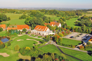  Die malerisch am Teutoburger Wald gelegene Golfanlage 